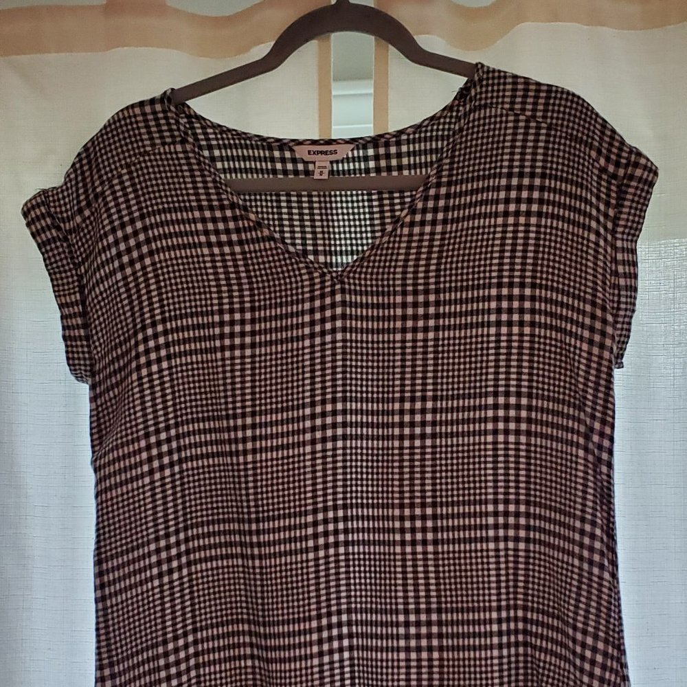 Express Gramercy Tee, Black Plaid, Size Medium